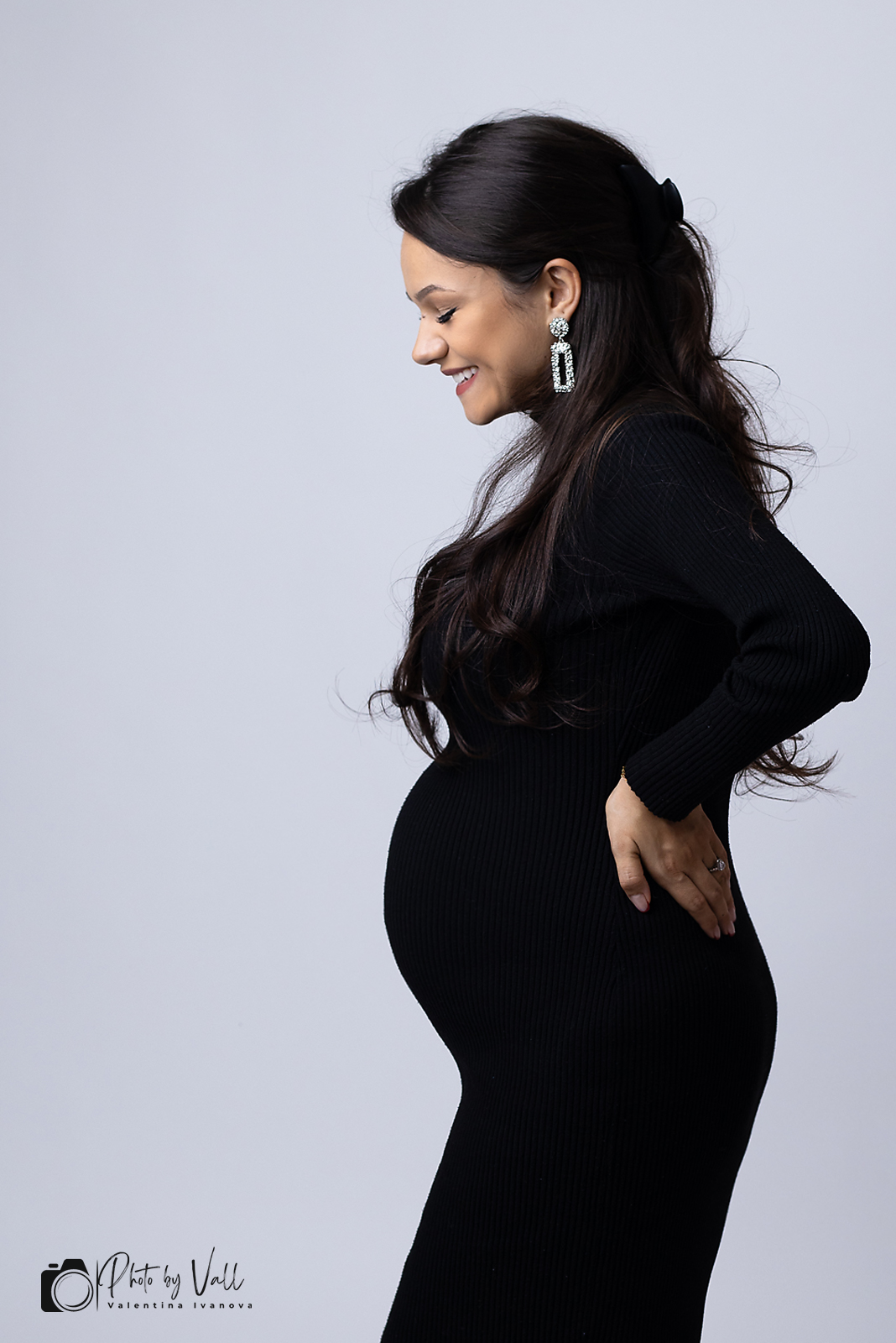бременна-фотосесия-черна-рокля-maternity-photoshoot